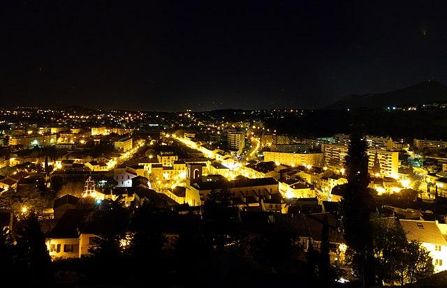 La Garde - Immobilier - CENTURY 21 Le Rocher - Vue de nuit de La Garde (Var)