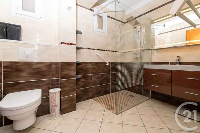 Appartement T4 à vendre - 3 pièces - 78.4 m2 - LA GARDE - 83 - PROVENCE-ALPES-COTE-D-AZUR - Century 21 Le Rocher Appartement T4 à vendre - 3 pièces - 78.4 m2 - LA GARDE - 83 - PROVENCE-ALPES-COTE-D-AZUR - Century 21 Le Rocher