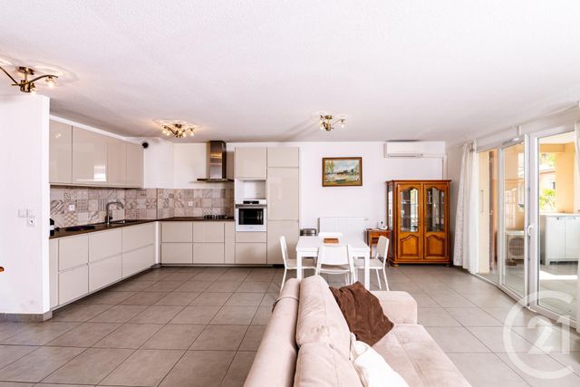 Appartement F3 à vendre - 4 pièces - 82.61 m2 - LA GARDE - 83 - PROVENCE-ALPES-COTE-D-AZUR - Century 21 Le Rocher Appartement F3 à vendre - 4 pièces - 82.61 m2 - LA GARDE - 83 - PROVENCE-ALPES-COTE-D-AZUR - Century 21 Le Rocher