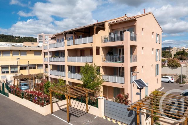 Appartement F3 à vendre - 4 pièces - 82.61 m2 - LA GARDE - 83 - PROVENCE-ALPES-COTE-D-AZUR - Century 21 Le Rocher Appartement F3 à vendre - 4 pièces - 82.61 m2 - LA GARDE - 83 - PROVENCE-ALPES-COTE-D-AZUR - Century 21 Le Rocher
