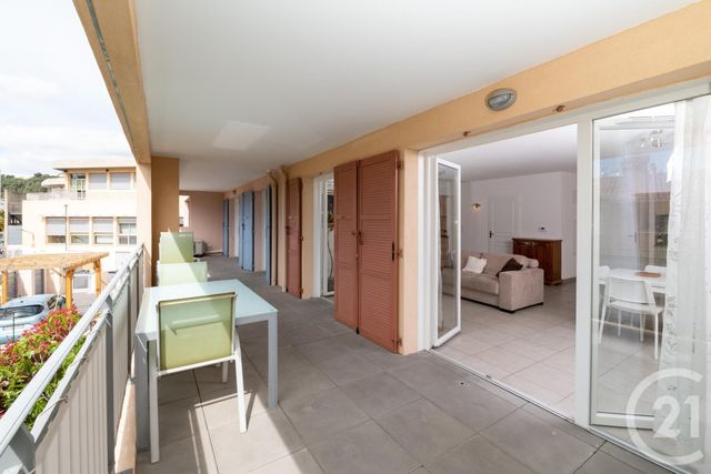 Appartement F3 à vendre - 4 pièces - 82.61 m2 - LA GARDE - 83 - PROVENCE-ALPES-COTE-D-AZUR - Century 21 Le Rocher Appartement F3 à vendre - 4 pièces - 82.61 m2 - LA GARDE - 83 - PROVENCE-ALPES-COTE-D-AZUR - Century 21 Le Rocher