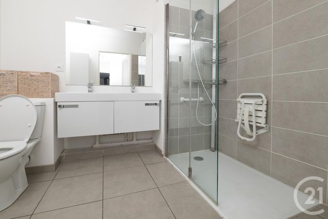 Appartement F3 à vendre - 4 pièces - 82.61 m2 - LA GARDE - 83 - PROVENCE-ALPES-COTE-D-AZUR - Century 21 Le Rocher Appartement F3 à vendre - 4 pièces - 82.61 m2 - LA GARDE - 83 - PROVENCE-ALPES-COTE-D-AZUR - Century 21 Le Rocher