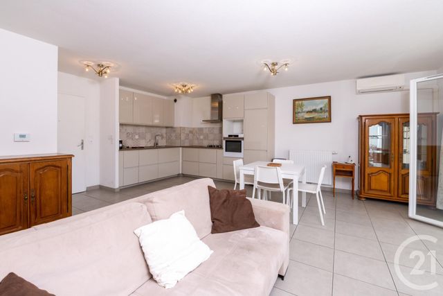 Appartement F3 à vendre - 4 pièces - 82.61 m2 - LA GARDE - 83 - PROVENCE-ALPES-COTE-D-AZUR - Century 21 Le Rocher Appartement F3 à vendre - 4 pièces - 82.61 m2 - LA GARDE - 83 - PROVENCE-ALPES-COTE-D-AZUR - Century 21 Le Rocher