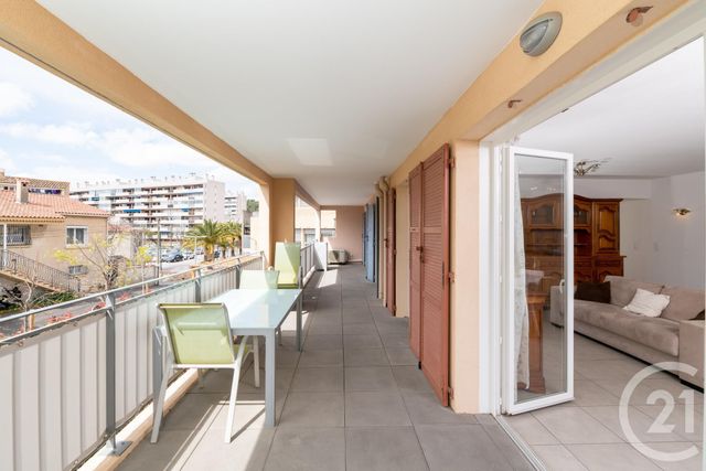 Appartement F3 à vendre - 4 pièces - 82.61 m2 - LA GARDE - 83 - PROVENCE-ALPES-COTE-D-AZUR - Century 21 Le Rocher Appartement F3 à vendre - 4 pièces - 82.61 m2 - LA GARDE - 83 - PROVENCE-ALPES-COTE-D-AZUR - Century 21 Le Rocher
