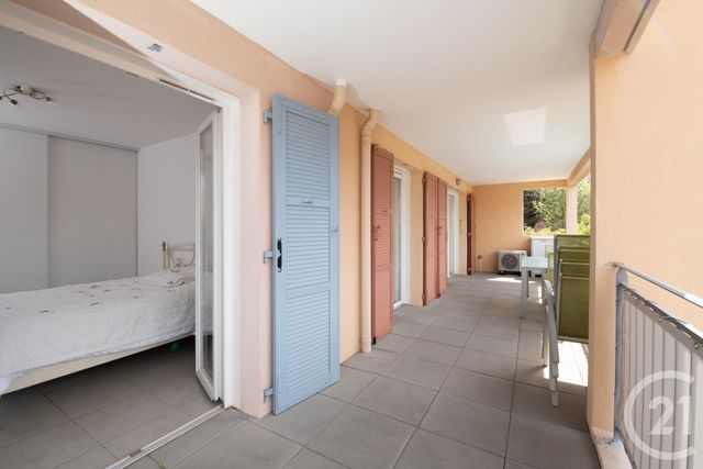 Appartement F3 à vendre - 4 pièces - 82.61 m2 - LA GARDE - 83 - PROVENCE-ALPES-COTE-D-AZUR - Century 21 Le Rocher Appartement F3 à vendre - 4 pièces - 82.61 m2 - LA GARDE - 83 - PROVENCE-ALPES-COTE-D-AZUR - Century 21 Le Rocher