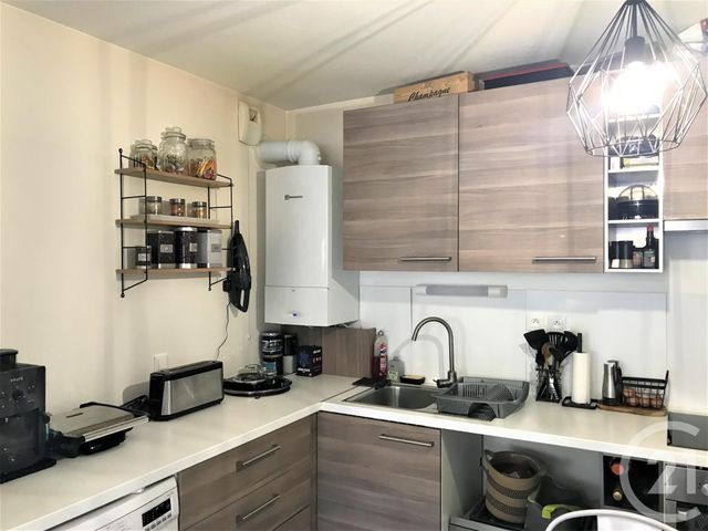 Afficher la photo en grand Appartement T2 à vendre - 2 pièces - 43.85 m2 - CUERS - 83 - PROVENCE-ALPES-COTE-D-AZUR - Century 21 Le Rocher