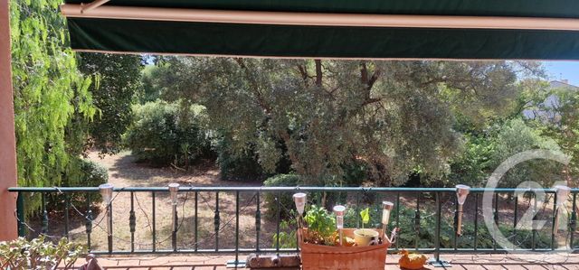 Afficher la photo en grand Appartement T2 à vendre - 2 pièces - 47.27 m2 - CARQUEIRANNE - 83 - PROVENCE-ALPES-COTE-D-AZUR - Century 21 Le Rocher