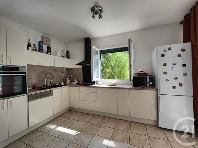 Afficher la photo en grand Appartement T2 à vendre - 2 pièces - 47.27 m2 - CARQUEIRANNE - 83 - PROVENCE-ALPES-COTE-D-AZUR - Century 21 Le Rocher