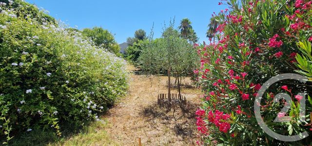 Afficher la photo en grand Appartement T2 à vendre - 2 pièces - 47.27 m2 - CARQUEIRANNE - 83 - PROVENCE-ALPES-COTE-D-AZUR - Century 21 Le Rocher