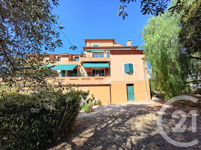 Afficher la photo en grand Appartement T2 à vendre - 2 pièces - 47.27 m2 - CARQUEIRANNE - 83 - PROVENCE-ALPES-COTE-D-AZUR - Century 21 Le Rocher