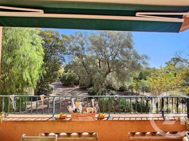 Afficher la photo en grand Appartement T2 à vendre - 2 pièces - 47.27 m2 - CARQUEIRANNE - 83 - PROVENCE-ALPES-COTE-D-AZUR - Century 21 Le Rocher