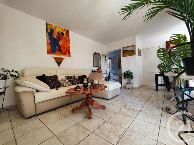 Afficher la photo en grand Appartement T2 à vendre - 2 pièces - 47.27 m2 - CARQUEIRANNE - 83 - PROVENCE-ALPES-COTE-D-AZUR - Century 21 Le Rocher