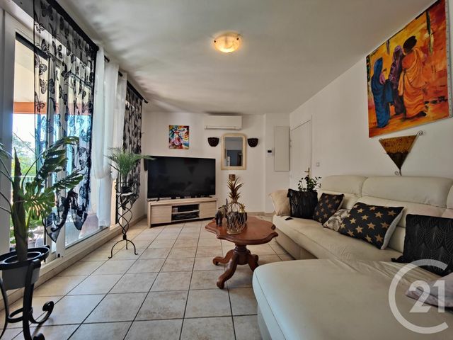 Afficher la photo en grand Appartement T2 à vendre - 2 pièces - 47.27 m2 - CARQUEIRANNE - 83 - PROVENCE-ALPES-COTE-D-AZUR - Century 21 Le Rocher