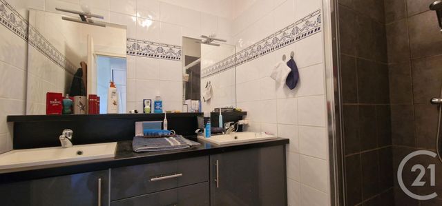 Afficher la photo en grand Appartement T2 à vendre - 2 pièces - 47.27 m2 - CARQUEIRANNE - 83 - PROVENCE-ALPES-COTE-D-AZUR - Century 21 Le Rocher