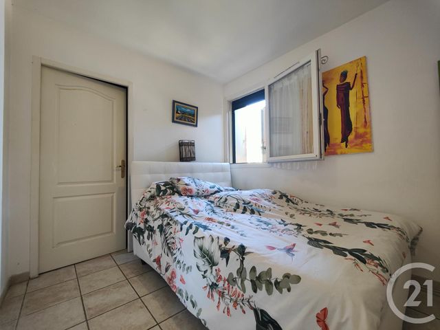 Afficher la photo en grand Appartement T2 à vendre - 2 pièces - 47.27 m2 - CARQUEIRANNE - 83 - PROVENCE-ALPES-COTE-D-AZUR - Century 21 Le Rocher