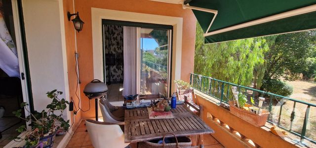 Afficher la photo en grand Appartement T2 à vendre - 2 pièces - 47.27 m2 - CARQUEIRANNE - 83 - PROVENCE-ALPES-COTE-D-AZUR - Century 21 Le Rocher