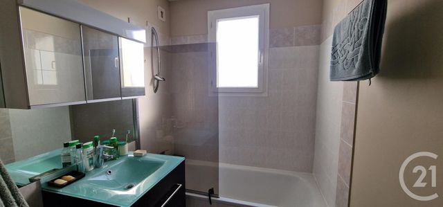 Appartement T3 à vendre - 3 pièces - 70.0 m2 - HYERES - 83 - PROVENCE-ALPES-COTE-D-AZUR - Century 21 Le Rocher