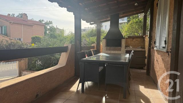 maison à louer - 4 pièces - 82.83 m2 - LA GARDE - 83 - PROVENCE-ALPES-COTE-D-AZUR - Century 21 Le Rocher