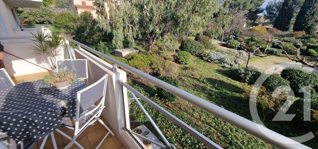 Appartement T2 à vendre - 2 pièces - 49.4 m2 - HYERES - 83 - PROVENCE-ALPES-COTE-D-AZUR - Century 21 Le Rocher
