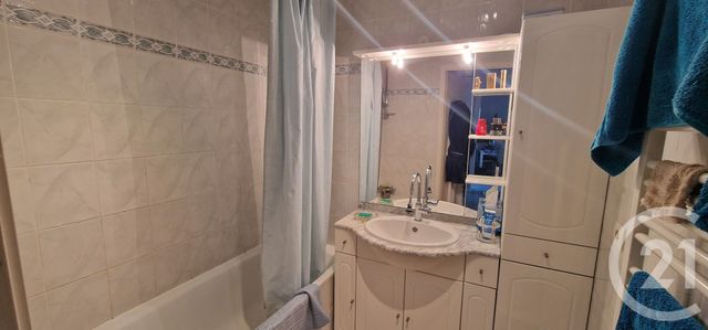Appartement T2 à vendre - 2 pièces - 49.4 m2 - HYERES - 83 - PROVENCE-ALPES-COTE-D-AZUR - Century 21 Le Rocher
