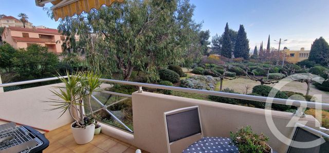 Appartement T2 à vendre - 2 pièces - 49.4 m2 - HYERES - 83 - PROVENCE-ALPES-COTE-D-AZUR - Century 21 Le Rocher