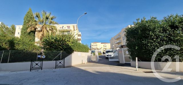 Appartement T2 à vendre - 2 pièces - 49.4 m2 - HYERES - 83 - PROVENCE-ALPES-COTE-D-AZUR - Century 21 Le Rocher