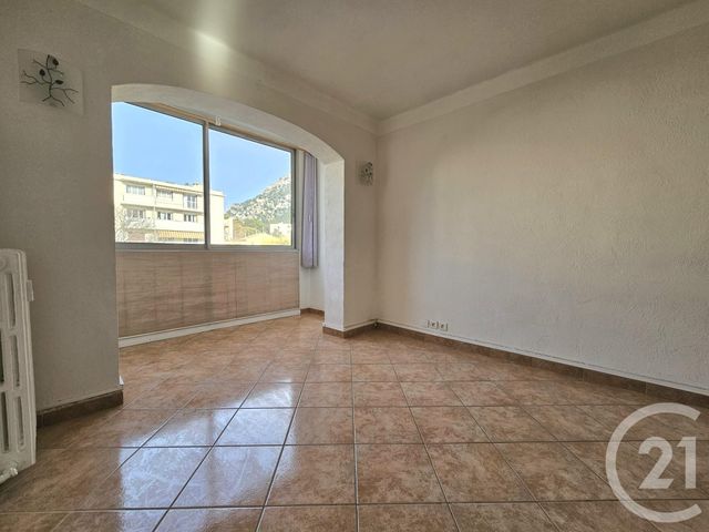 Appartement T3 à louer - 3 pièces - 56.57 m2 - TOULON - 83 - PROVENCE-ALPES-COTE-D-AZUR - Century 21 Le Rocher