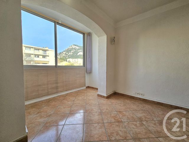 Appartement T3 à louer - 3 pièces - 56.57 m2 - TOULON - 83 - PROVENCE-ALPES-COTE-D-AZUR - Century 21 Le Rocher