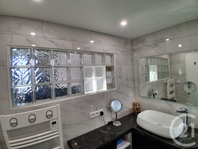 Appartement F3 à louer - 3 pièces - 53.4 m2 - AUBAGNE - 13 - PROVENCE-ALPES-COTE-D-AZUR - Century 21 Le Rocher