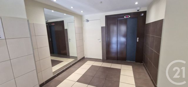 Appartement T2 à vendre - 2 pièces - 47.9 m2 - LA ROQUEBRUSSANNE - 83 - PROVENCE-ALPES-COTE-D-AZUR - Century 21 Le Rocher