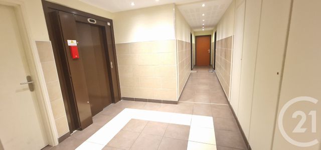 Appartement T2 à vendre - 2 pièces - 47.9 m2 - LA ROQUEBRUSSANNE - 83 - PROVENCE-ALPES-COTE-D-AZUR - Century 21 Le Rocher