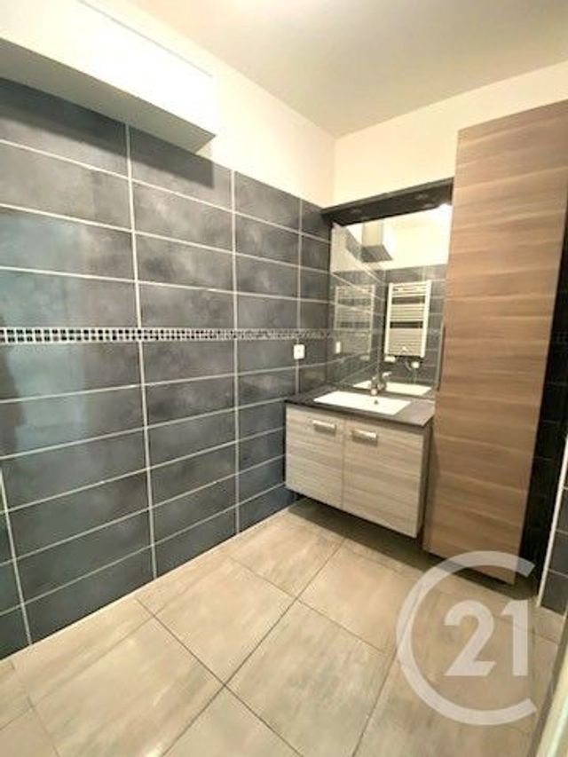 Appartement T3 à vendre - 3 pièces - 53.5 m2 - TOULON - 83 - PROVENCE-ALPES-COTE-D-AZUR - Century 21 Le Rocher