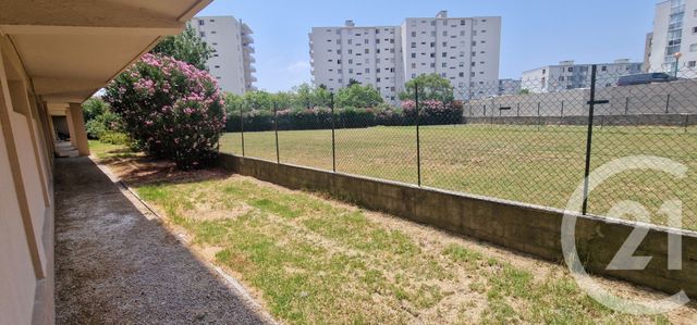 Appartement T4 à vendre - 4 pièces - 67.0 m2 - LA GARDE - 83 - PROVENCE-ALPES-COTE-D-AZUR - Century 21 Le Rocher