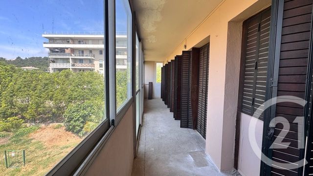 Appartement T4 à vendre - 4 pièces - 67.0 m2 - LA GARDE - 83 - PROVENCE-ALPES-COTE-D-AZUR - Century 21 Le Rocher