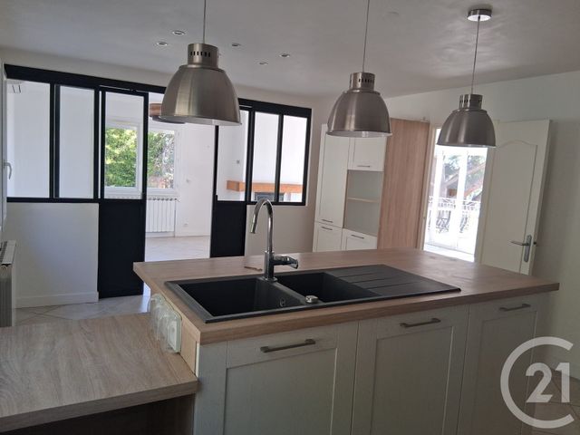 maison à louer - 8 pièces - 197.25 m2 - LA GARDE - 83 - PROVENCE-ALPES-COTE-D-AZUR - Century 21 Le Rocher