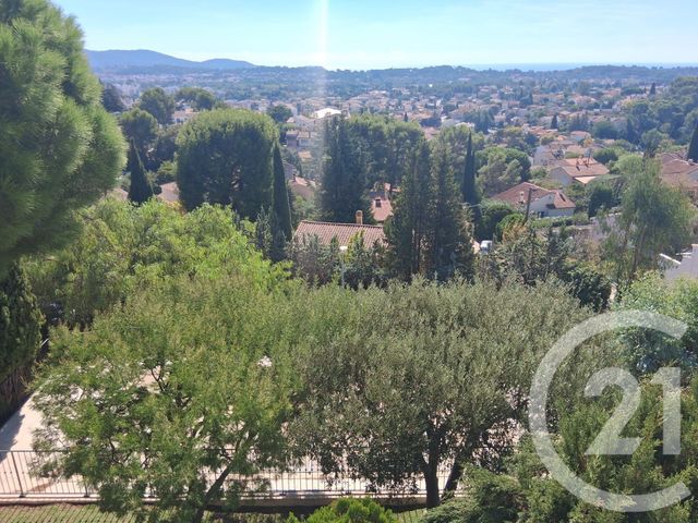 maison à louer - 8 pièces - 197.25 m2 - LA GARDE - 83 - PROVENCE-ALPES-COTE-D-AZUR - Century 21 Le Rocher