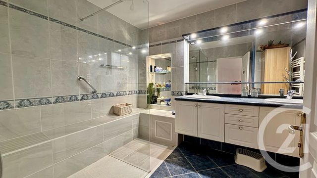 Appartement F5 à vendre - 5 pièces - 92.03 m2 - LA GARDE - 83 - PROVENCE-ALPES-COTE-D-AZUR - Century 21 Le Rocher
