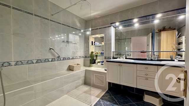 Appartement F5 à vendre - 5 pièces - 92.03 m2 - LA GARDE - 83 - PROVENCE-ALPES-COTE-D-AZUR - Century 21 Le Rocher