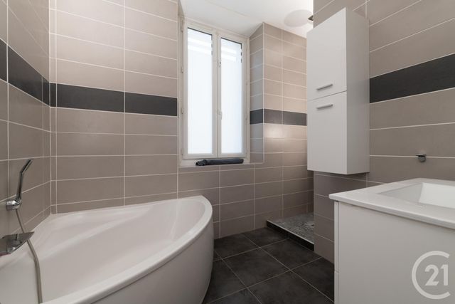 Afficher la photo en grand maison à vendre - 5 pièces - 117.21 m2 - LA GARDE - 83 - PROVENCE-ALPES-COTE-D-AZUR - Century 21 Le Rocher