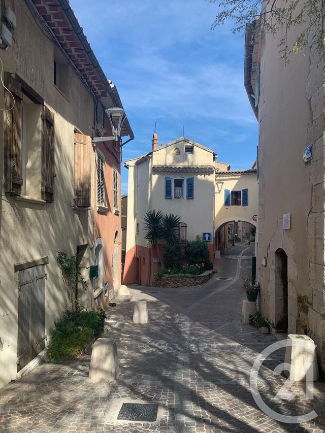 Afficher la photo en grand Studio à vendre - 1 pièce - 19.15 m2 - LA GARDE - 83 - PROVENCE-ALPES-COTE-D-AZUR - Century 21 Le Rocher